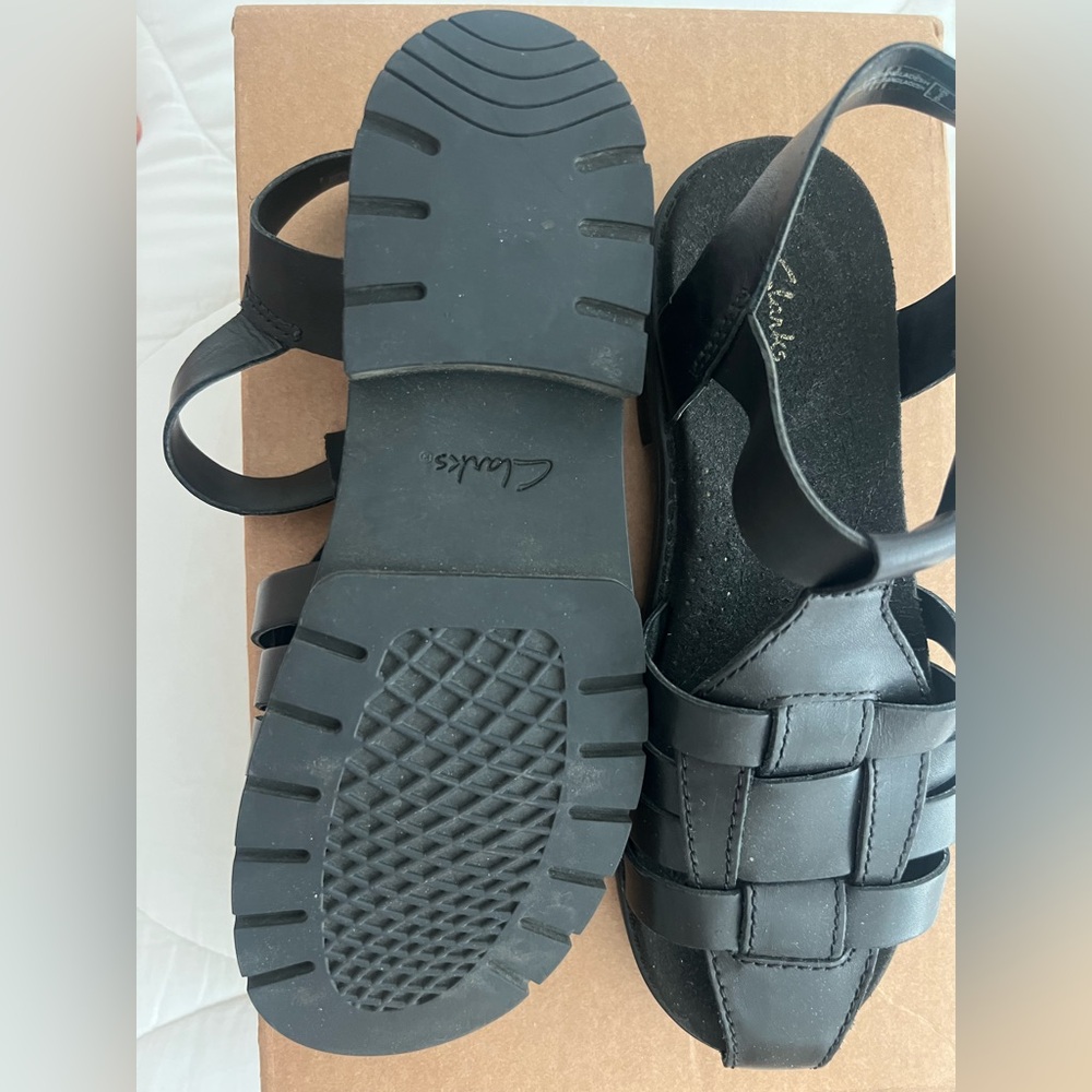 Clark’s Black Leather Fisherman Sandals Never-Worn - Picture 5 of 6